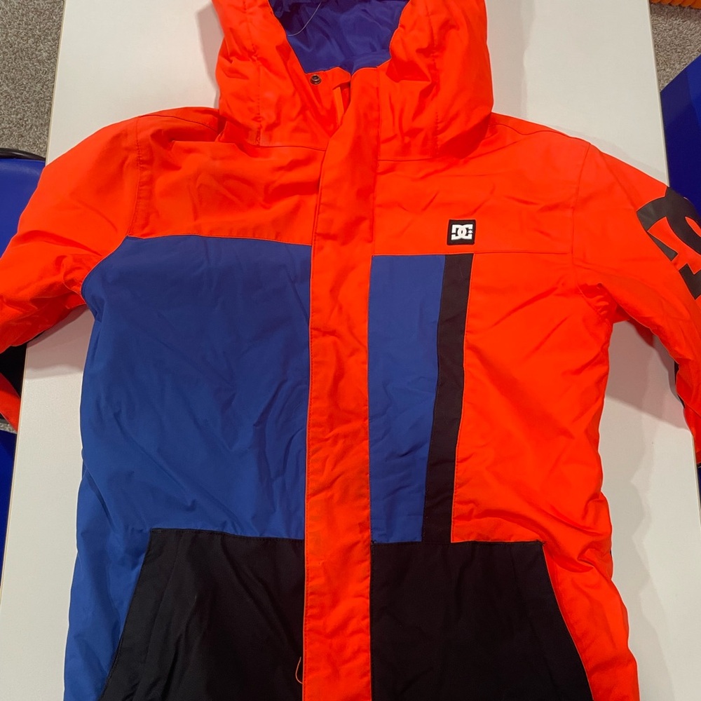 DC boys waterproof snowboard jacket. - Picture 2 of 3